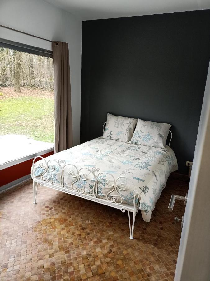 Deux Etangs Poissonneux Au Milieu Des Bois Avec Gite Moderne, La Halte Des Deux Lacs Rosée Exterior foto