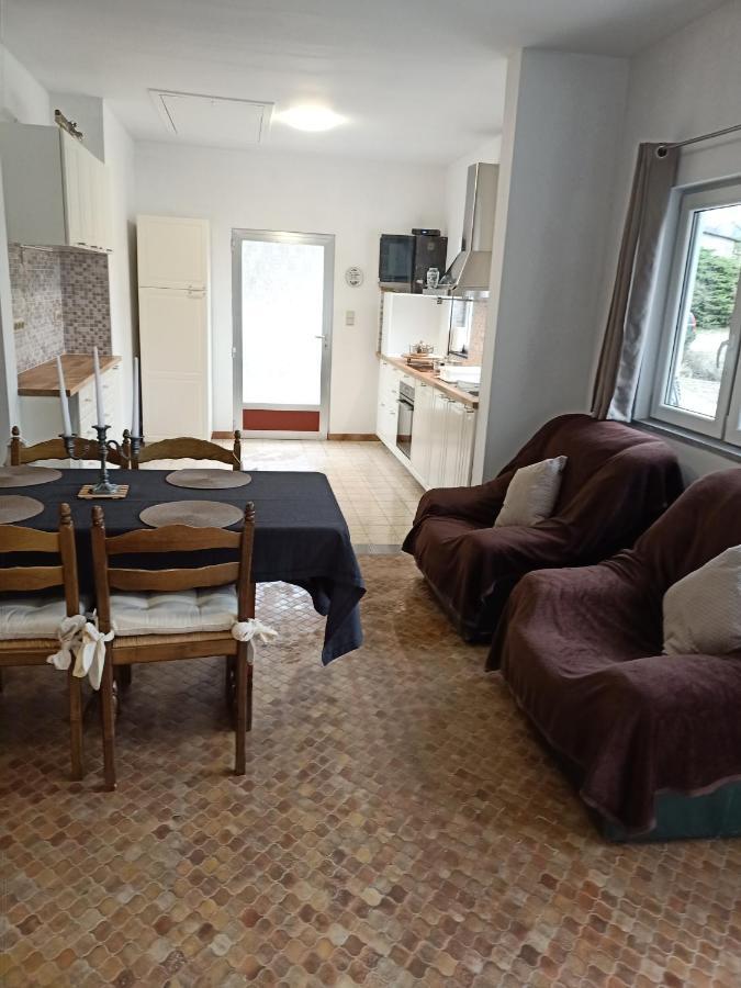 Deux Etangs Poissonneux Au Milieu Des Bois Avec Gite Moderne, La Halte Des Deux Lacs Rosée Exterior foto